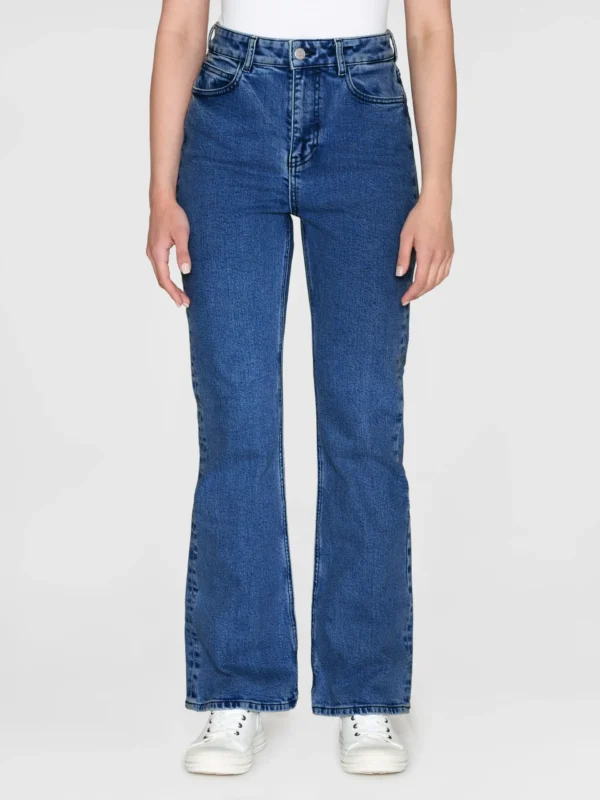 2170018-3043-2 KnowledgeCotton Apparel Zoey Flared Mid Rise Medium Blue Jeans – Dame | Bukser