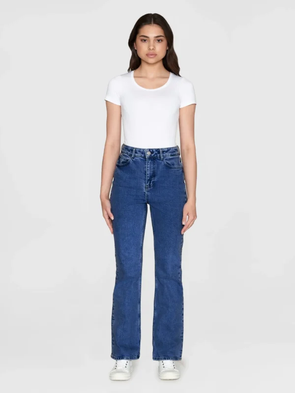 2170018-3043-4 KnowledgeCotton Apparel Zoey Flared Mid Rise Medium Blue Jeans – Dame | Bukser