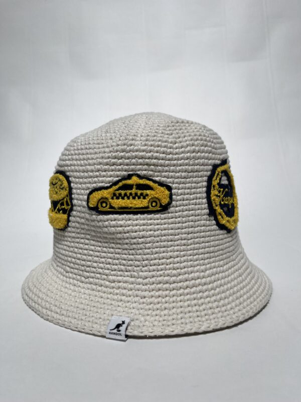 IMG_0552 Kangol NYC Crochet Hat – Unisex | Hvid med gule mønstre | Hat