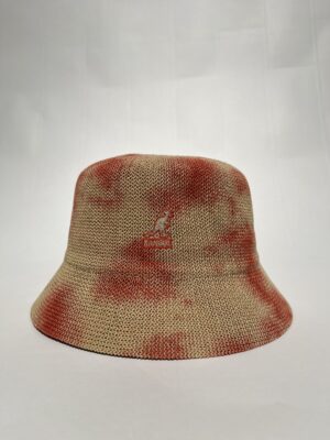 IMG_0563 Kangol Tie Dye Knit Bucket – Unisex | lysrød og creme dye | Hat