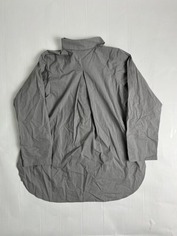 IMG_0218 KnowledgeCotton Apparel Grå lang skjorte m. v-hals – Dame | Skjorte