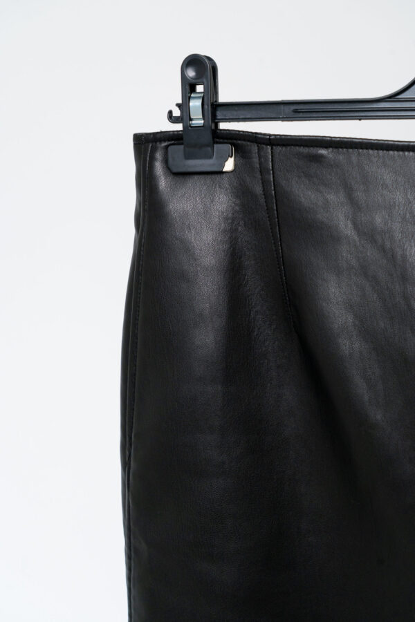 RECTO Faux Leather Signature Detail Low Rise Skirt - Dame
